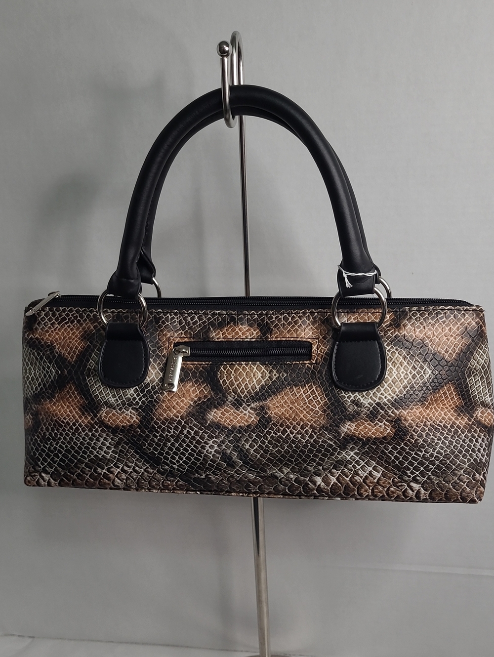 Insulated wine tote with key